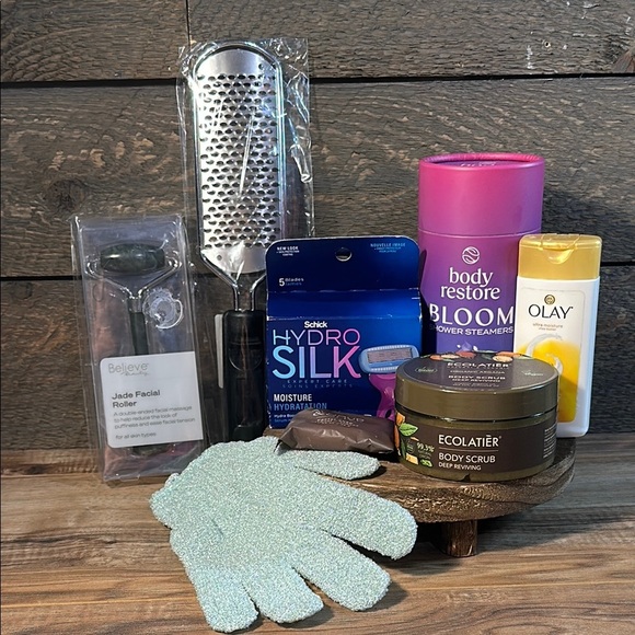 SET of Beauty and Grooming Essentials 8 items for a Soothing Spa Day at Home NWT - Picture 2 of 8